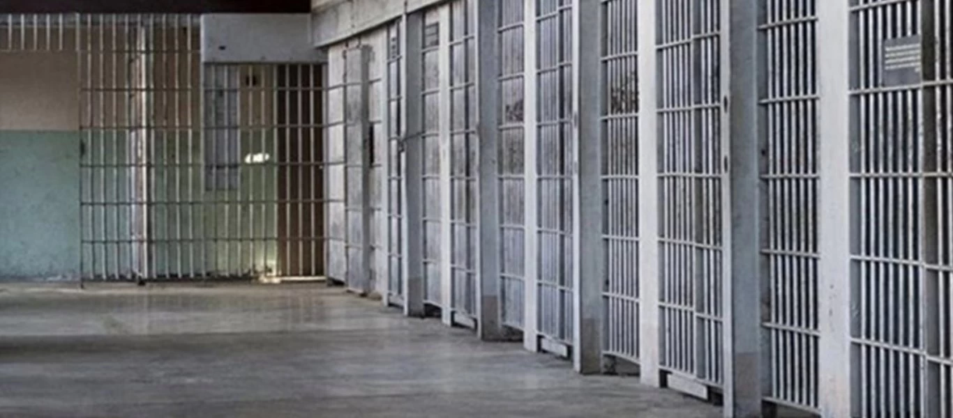 «Λαβράκι» έβγαλε η έρευνα στις φυλακές Χανίων και Νιγρίτας - Βρέθηκαν αυτοσχέδια μαχαίρια, κινητά τηλέφωνα και χάπια